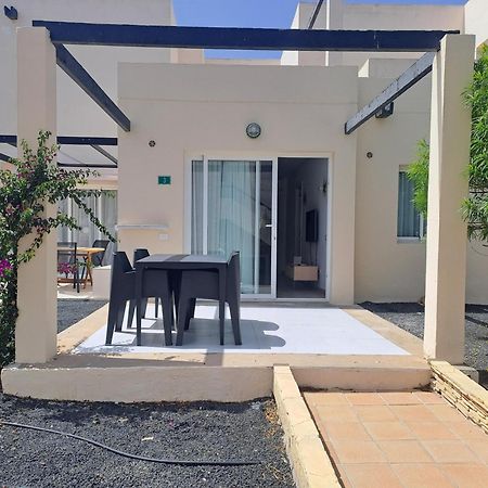 Homeforguest Apartamento Con Terraza Y Piscina En Corralejo Exterior photo