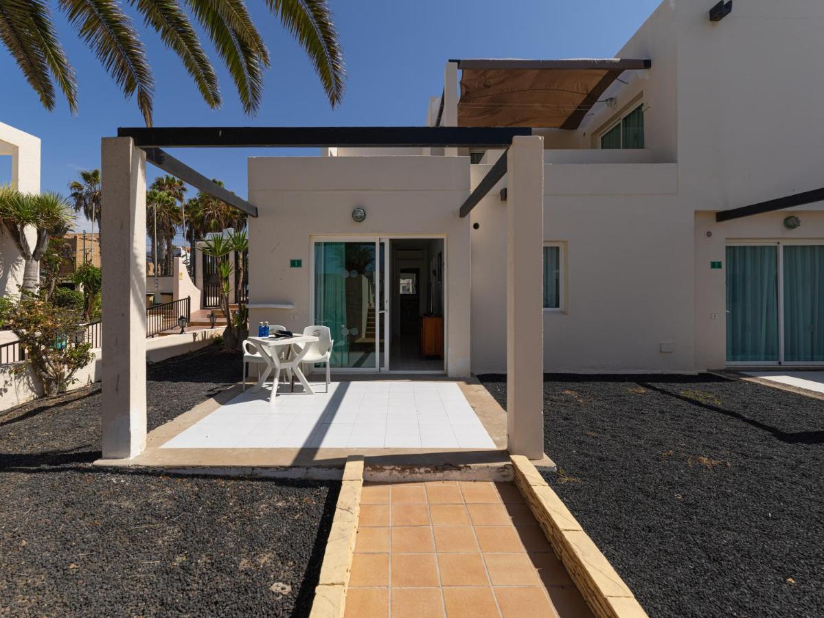 Homeforguest Apartamento Con Terraza Y Piscina En Corralejo Exterior photo