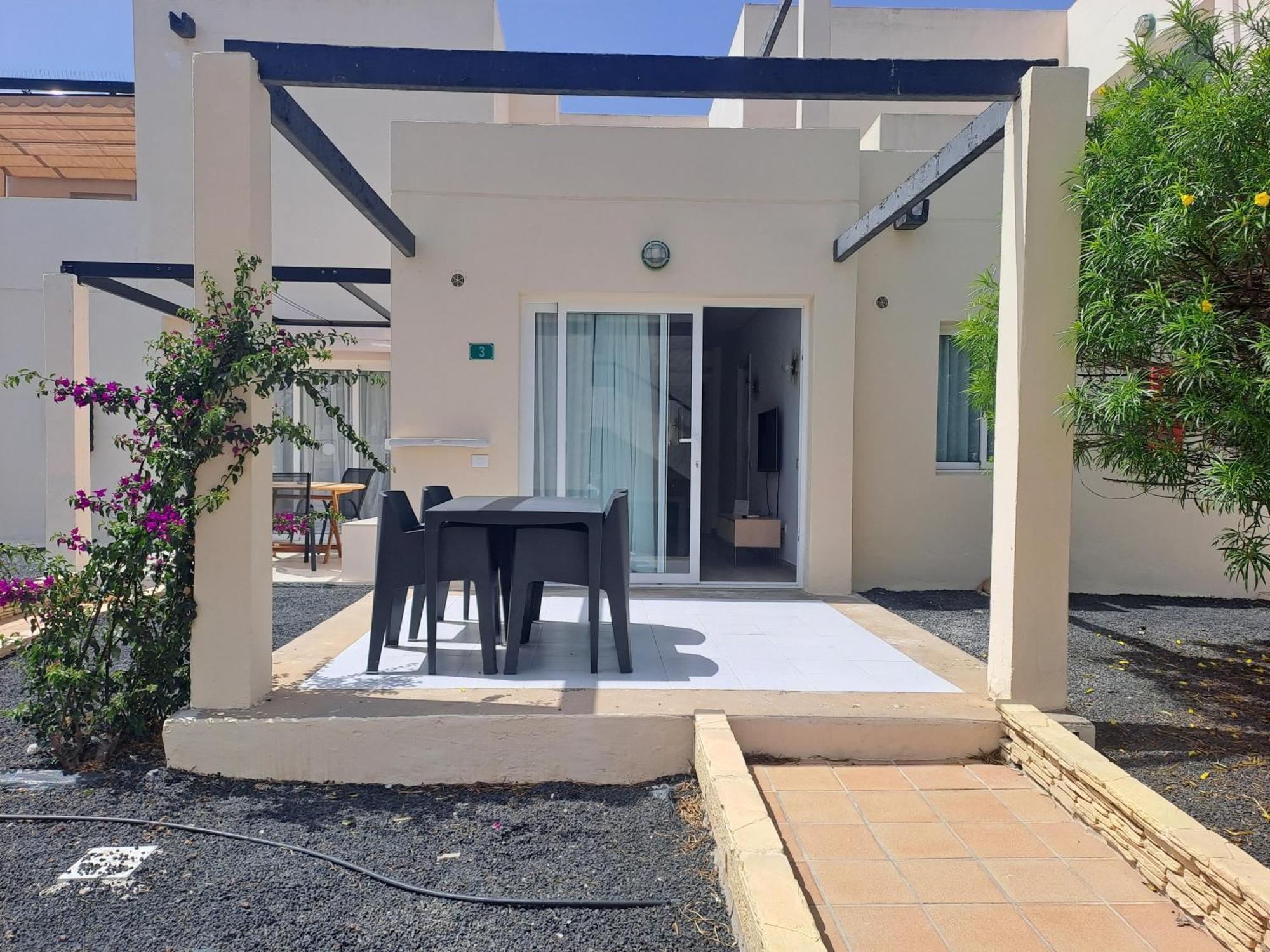 Homeforguest Apartamento Con Terraza Y Piscina En Corralejo Exterior photo