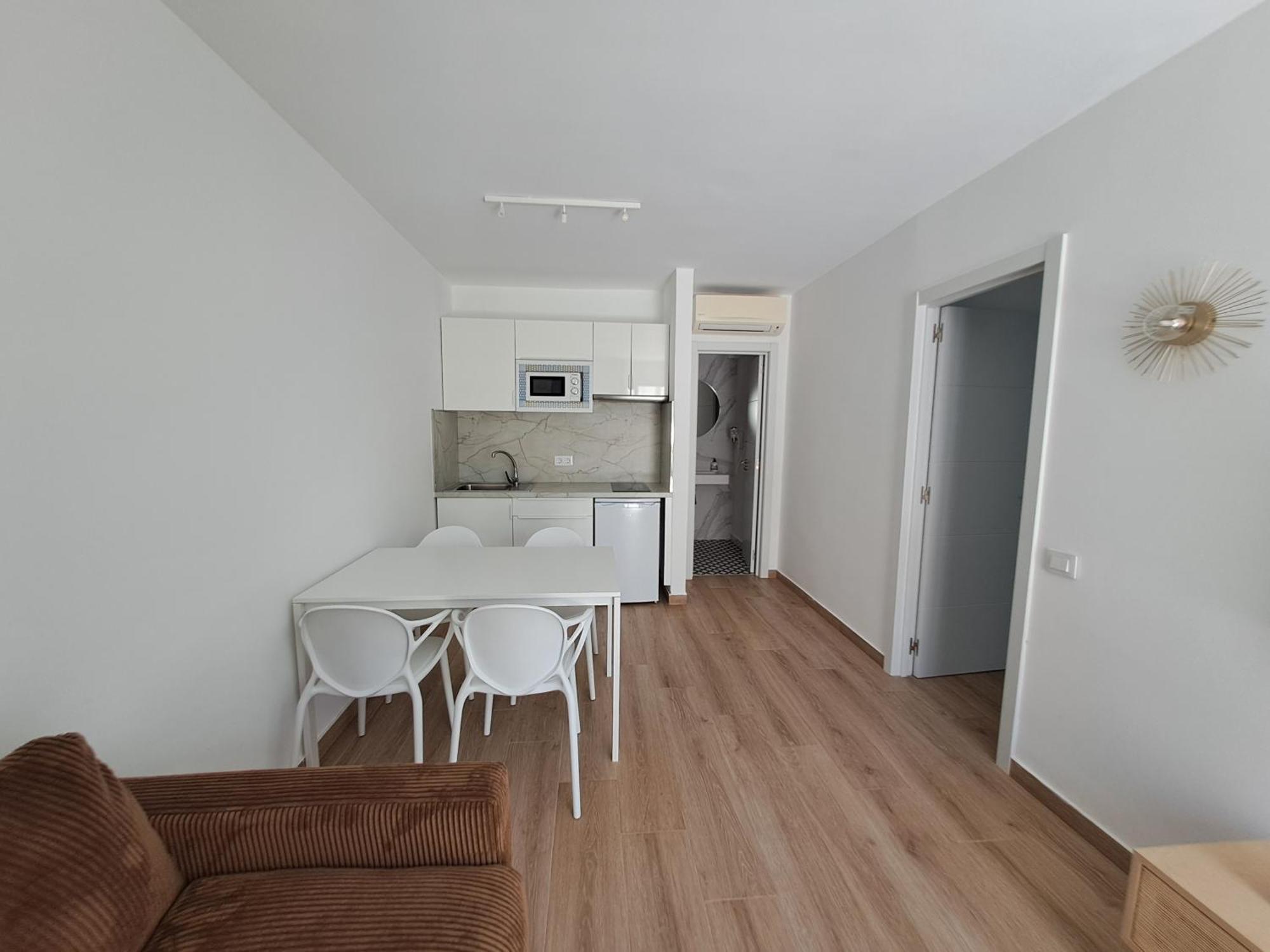 Homeforguest Apartamento Con Terraza Y Piscina En Corralejo Exterior photo