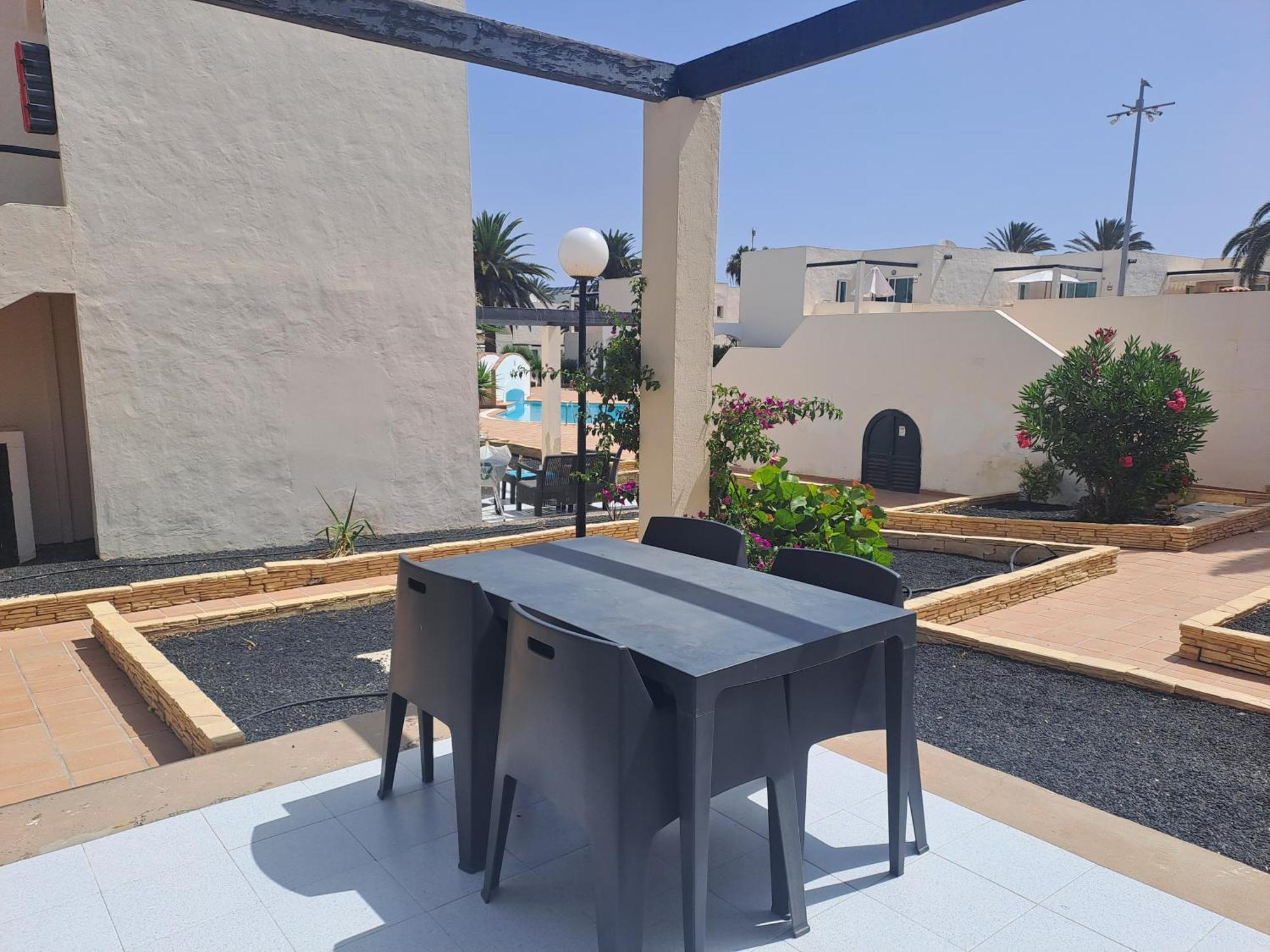 Homeforguest Apartamento Con Terraza Y Piscina En Corralejo Exterior photo