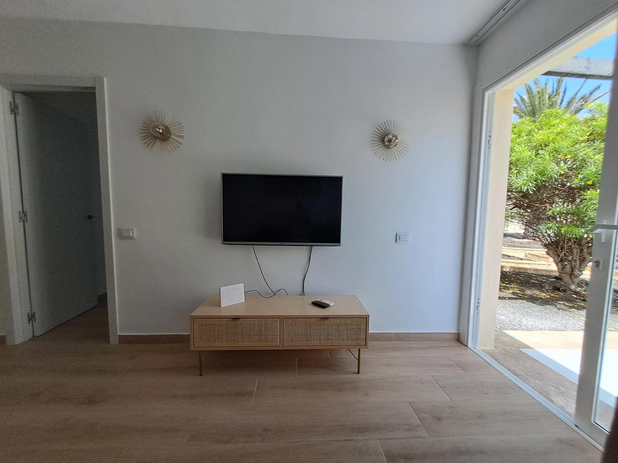 Homeforguest Apartamento Con Terraza Y Piscina En Corralejo Exterior photo